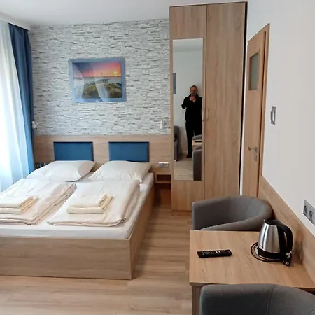 Selavi Homestay *